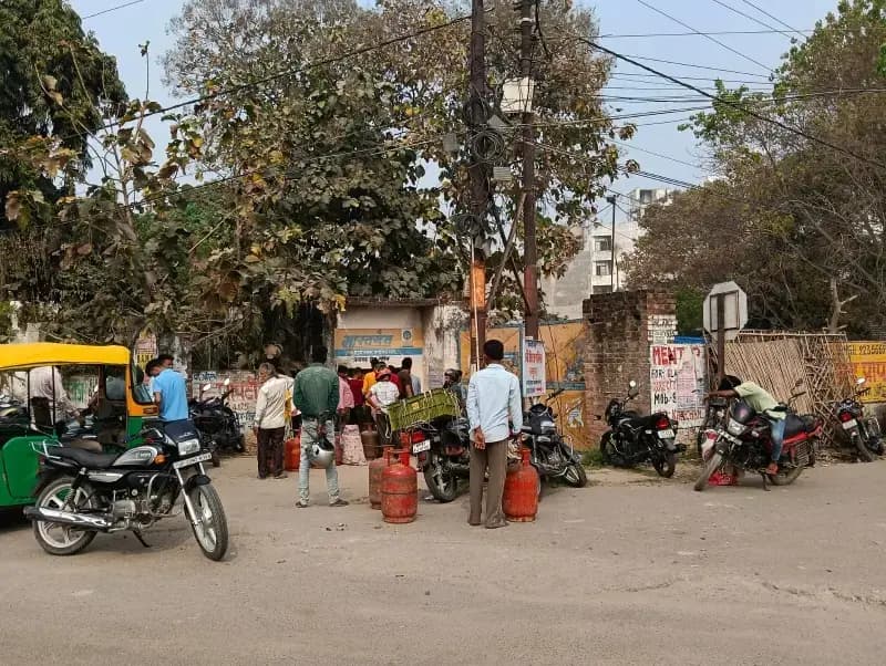 लखनऊ में बड़े होटलों में छाया गैस का संकट,कल से कई रेस्टोरेंट हो जाएंगे बंद 