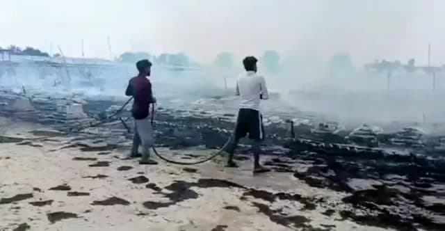 मंत्री दयाशंकर सिंह द्वारा आयोजित नौ दिवसीय महायज्ञ में समापन के बाद लगी भीषण आग