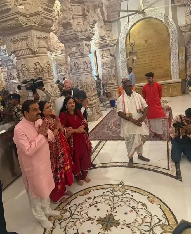 अडानी समूह के अध्यक्ष गौतम अडानी ने राम जन्मभूमि मंदिर में प्रभु रामलला के किए दर्शन  


