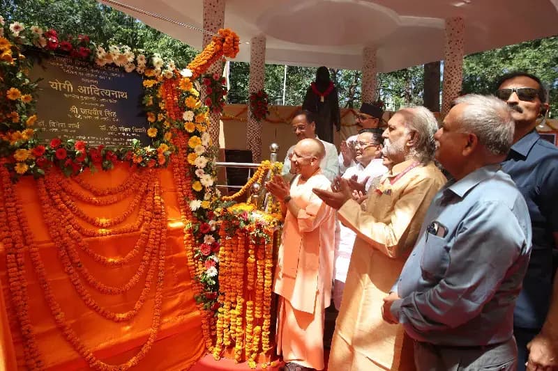 CM ने भारतेंदु नाट्य अकादमी में 5 से 12 अप्रैल तक चलने वाले स्वर्ण जयंती नाट्य समारोह का किया शुभारंभ